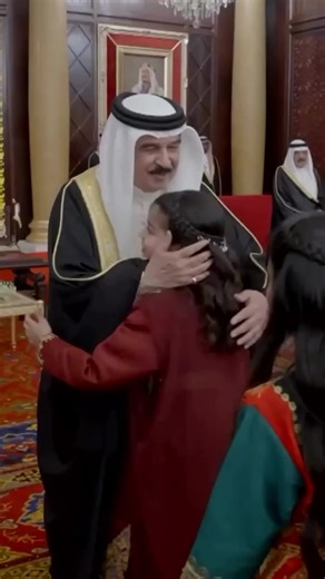King Hamad Discusses Royal Charity Foundation Initiatives