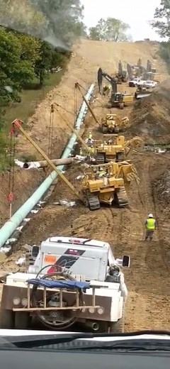 Get ‘er done boys 🤙🤙 keep those send ins coming! The pipeline life #thepipeline #weldingrig #dozer #pipelineoperator #operators #pipelinewelder #rigwelder #sideboom