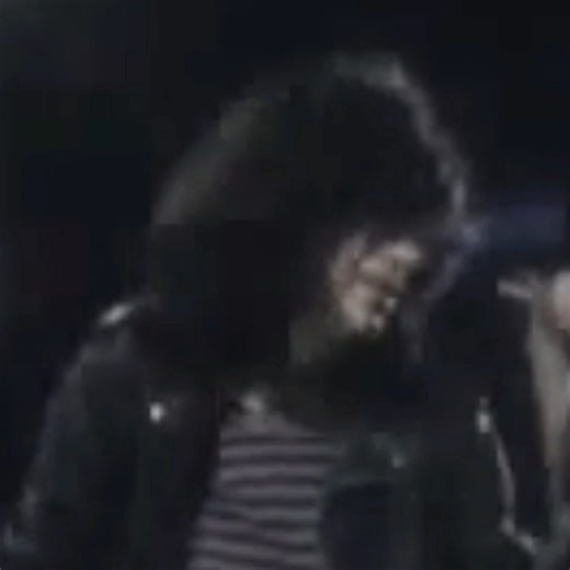 RAMONES - Blitzkrieg Bop | Ramones Forever