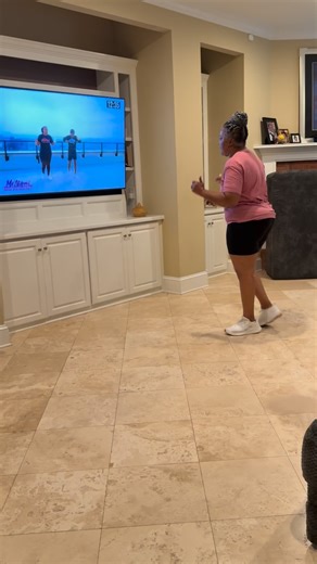 HEY MY SWEET BABIES MO’NIQUES MOVEMENT DAY 54 MORNING, NOON, OR NIGHT GET YOUR WORKOUT IN CLICK THE LINK IN THE BIO I LOVE US 4 REAL! | Mo'Nique Sidney