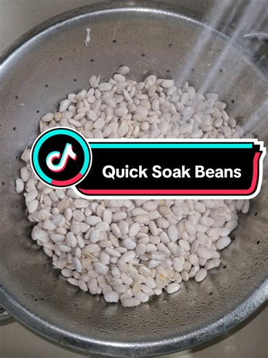 Are you still soaking your beans overnight? Have you tried the Quick Soak method? The Quick Soak method will have your beans rehydrated in about an hour. It's simple and works just as well as soaking overnight. Try it! #quicksoak #beanhack #cookingtips #foodtiktok #homecooking