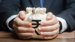 Business Ideas: कम निवेश में शुरू करें ये खास बिजनेस, महीने में होगी 1.5 लाख रुपये से भी ज्यादा की कमाई