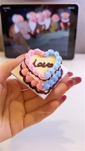 Decorating a Split Color Heart with Fluffy Ruffles