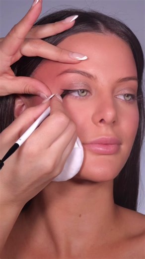 Chic Eyeliner and Red Lips Makeup Tutorial