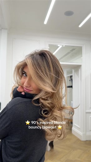 90's Inspired Blonde Bouncy Blowout Tutorial
