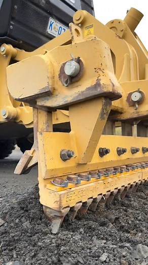 Grader Technology | Grader Content on Instagram: "Grading isn't just blading - G.E.T or ( Gound Engaging Tools ) are more than cutting edges and ripper boots - Paired up on the rear of the grader is a serrated tungsten ripper board. Designed to rip and pre mix material such as aggregates on any road surface, where material may need to be reworked due to material separation deposits or to be mixed, reconditioned and compacted to a higher standard - Who else has used these boards? Let me know in t