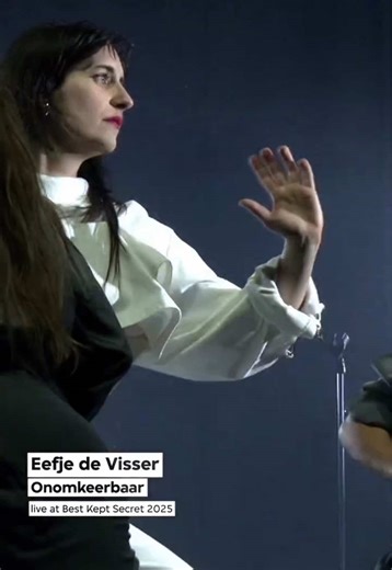 Tijdens een interview met 3voor12 vertelt Eefje over haar album Vlijmscherp #eefjedevisser #3voor12 #interview #vlijmscherp