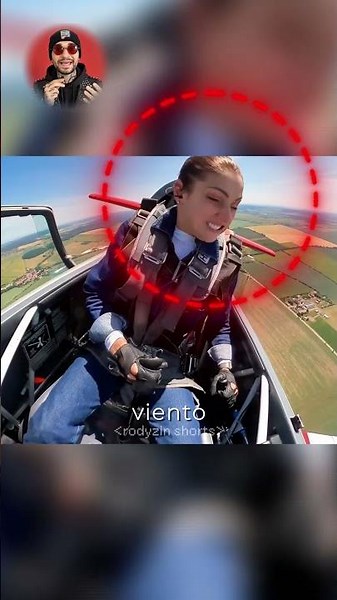 La cabina de su avión se abrió en pleno vuelo 😳 #shorts