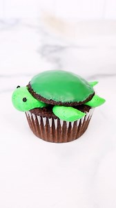 4M views · 323K reactions | Fun fact: a cupcake top can double as a turtle shell  1. Dip the cupcake top into candy melts or chocolate 2. Wait for it to dry and then slice off the top 3. Pipe the head, legs, and tail 4. Place the hard shell top back on! Happy earth day! • • • • #turtle #turtles #turtlecupcakes #earthday #cupcakes #cupcakedecorating #lindseybakedthis | Lindsey Baked This | Facebook