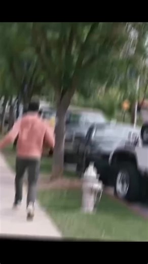 Фильмы | Кино | Сериалы on Instagram: "💡🎬 «Мужчина в полный рост» (A Man in Full, 2024) — драматическая сага о власти, падении и попытке сохранить всё, когда под ногами рушится империя. 🏛️🔥 В центре сюжета — Чарли Крокер (Jeff Daniels), магнат недвижимости из Атланты, чей бизнес-империализм столкнулся с банкротством. Он вынужден бороться с врагами, предательствами и собственной слабостью, чтобы выстоять. 🌆💼 🔍 Почему стоит посмотреть? 🧠 Власть и падение: сериал показывает, какую цену прих