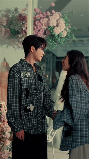 恋人怀中樱花草 听见胸膛心在跳 #情侣 #婚纱 #结婚