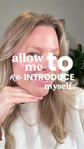 Hey gals, it's Julia! As a 40 (almost 41 😉) makeup artist, I'm all about sharing easy, everyday makeup that's realistic and filter-free. It's wild to think that in my 40s, I've finally found confidence in my own skin - flaws and all. Five years ago, I wouldn't have believed I'd be sharing my bare face online, but here I am and loving it! Thanks for your kind words and support! If you're 40 , drop a ❤️ in the comments and follow for more everyday makeup tips 🥰 #millennial #thisis40 #nomakeup