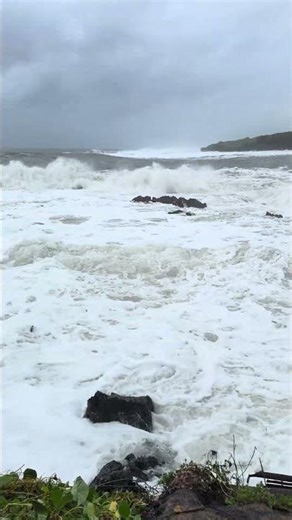 Typhoon Sinlaku Approaches Guam 🌊 Large Waves Rising Talofofi Bay!