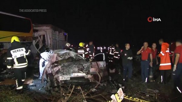 At least 10 dead after road crash in southern Turkey
