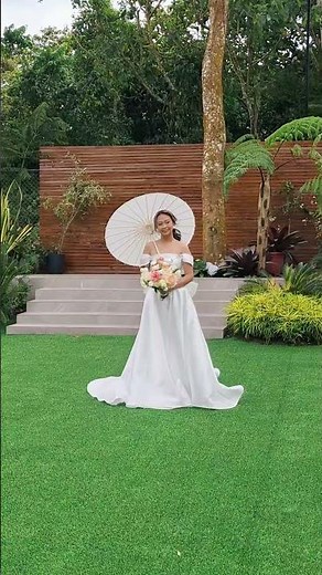 Bride's reality before the wedding ceremony happens. Taking care of everything. 👰‍♀ #bride #wedding