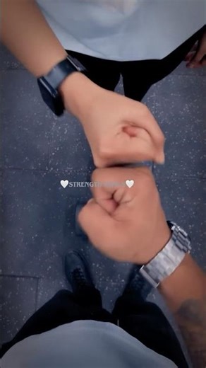 ‘Did you know couples lift 2X heavier?’ 😜💪🏻🤍