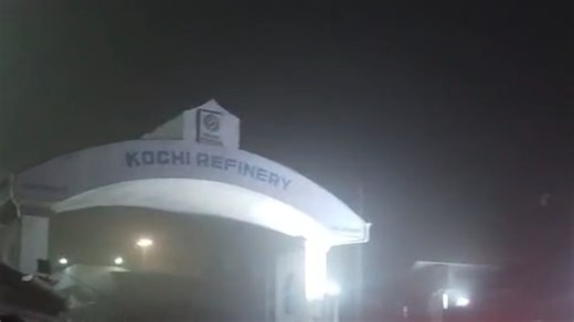 Kochi BPCL Refinery Fire Breakout: കൊച്ചി ബിപിസിഎൽ റിഫൈനറിക്കുള്ളിൽ തീപിടിത്തം; പുക ഉയരുന്നു, പ്രദേശവാസികൾക്ക് ദേഹാസ്വാസ്ഥ്യം