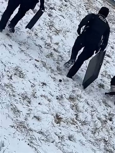 ❄️ Children in Oklahoma weren't the only ones having fun in the winter weather Saturday. Even police officers joined the fun. #koco5news #oklahoma #koco5 #koco #news #weather