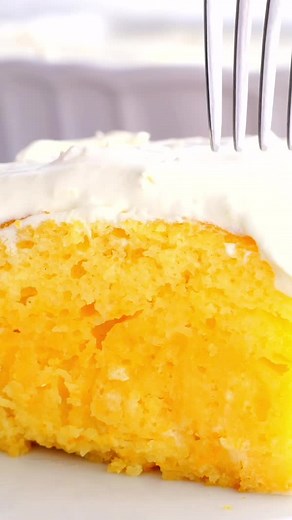 Mandarin Orange Cake is a Southern classic! This easy to make box cake recipe creates a moist and delicious cake with a light and creamy icing. ❤ Recipe: https://www.southernplate.com/mandarin-orange-cake-2/ | Southern Plate