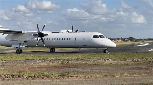 Dash 8 Q400 Takeoff from Runway 14 at HKNW