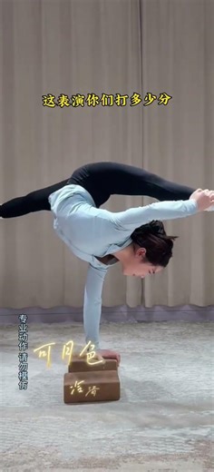 Incredible Flexibility: Handstand & Split, Legs Weak! Don't Try This