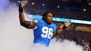 Lions lose Al-Quadin Muhammad to Bucs after 11-sack season