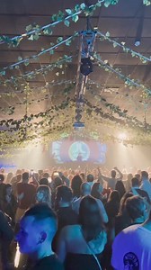 JAVI LEVƎ⅃ 4️⃣5️⃣ Años de Música Hay noches que no se olvidan fácilmente, esta para mí es una de ellas. GRACIAS por compartirla conmigo 🙌 Este FIN DE AÑO la volveremos a liar GORDA en Vols Festa Riudoms, vamos a comenzar el 2025 como a nosotros más nos gusta, con un buen FIESTON 😜 | Javi level