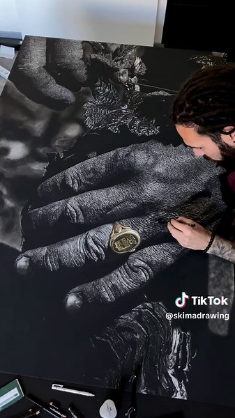 Drawing « Liger Belair Hands » 🍇🍷⚜️ - 150x100 Pierre noire @Conté à Paris & Pencil graphites @Faber-Castell FR 🇫🇷 on Paper @Dalbe / 2021 . #hyperrealism #realistic #drawing #artwork #charcoal