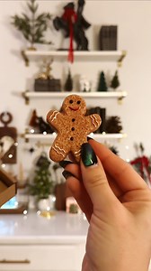 127K views · 7.5K reactions | I think I found quite possibly the cutest Christmas kitchen decor! These gingerbread cabinet knobs are one of my favorite new additions 凉 it’s really feeling like a magical holiday forest in here and I love it. Comment KITCHEN and I’ll send you the links for the decor! 歷 #cozyhome #cozyvibes #christmaslights #christmastime #xmasdecor | Jag Lever (I Live) | Facebook