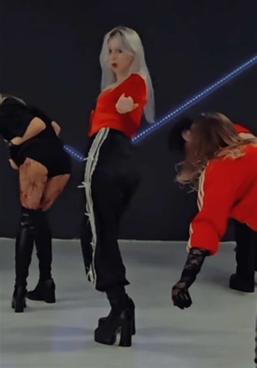 Tate McRae's Stunning Sportscar Dance Choreography