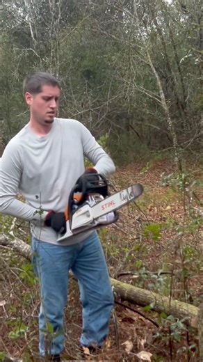 Give me a break IM NEW! 😂 #trending #chainsaw