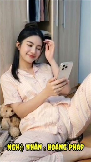 After eating, they immediately start using their phones.