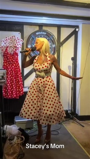 Jukebox Joanna (@jukeboxjoannaofficial)’s videos with original sound - Jukebox Joanna