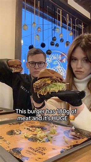 I wasn’t expecting this… but this burger was amazing 🍔 180g of juicy beef, huge portion and right in the city center. Save this spot for your next burger craving ✨ #latviantiktok #foodinriga #rigaguide #burger #latviafood