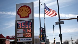 U.S. economy expanded at sluggish 0.7% in fourth quarter, government says, downgrading first estimate