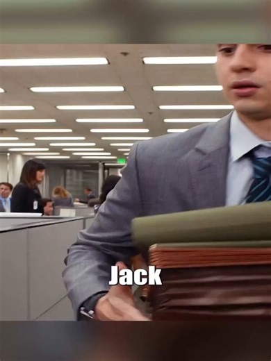 El nombre de esta película es Not Safe For Work #film #movie 😱