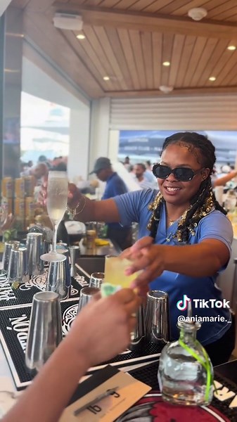 Marina Nights: Cocktails and Smash Burgers in Bermuda