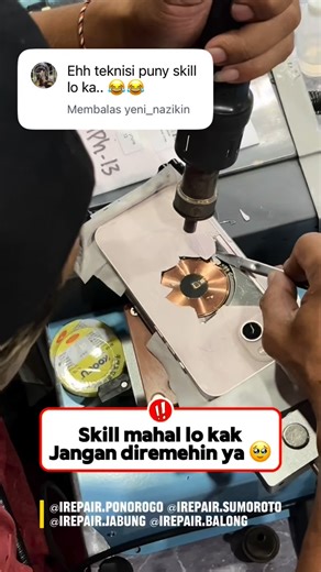 Service Iphone & Android Ponorogo on Instagram: "📱✨ Device rusak? Tenang, kami siap beresin. Kami melayani service handphone, iPhone, laptop, MacBook, smartwatch, dan earbuds—mulai dari ganti LCD, baterai, mesin, keyboard, upgrade SSD/RAM, cleaning, sampai perbaikan TWS yang suaranya sebelah hilang. Pengerjaan cepat, garansi jelas, sparepart berkualitas, dan bisa konsultasi gratis sebelum service. DM aja kalau mau tanya kerusakan, kita bantu cek 😊🔧 #ponorogo #serviceiphone #ponorogohits"