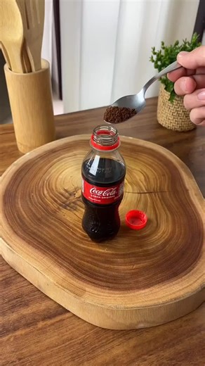 Effective Cleaning Method with Coffee and Coca Cola