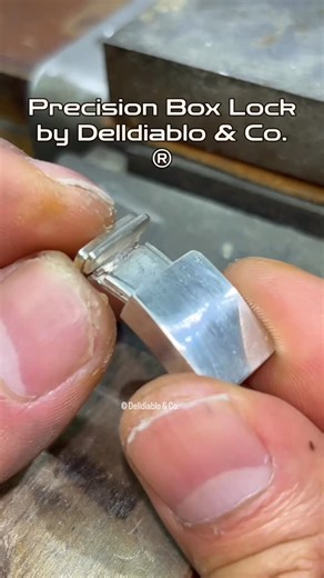 Barth Dlgo on Instagram: "This Is How a Perfect Box Lock Is Made 🔒 #925silver #handcrafted #viral #premium"