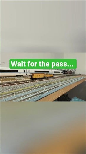 Fast Express Meets High-Speed CRH! 🚄💨 #modelrailroad #train #ooscale