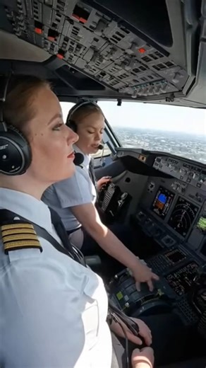 Boeing landing in Seattle #avation #pilot #boeing #shorts