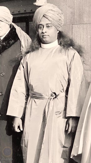 Swami Yogananda in New York (1923) We are very happy to offer you (in collaboration with the University of South Carolina) this beautiful original video footage of Swami Yogananda visiting New York in 1923. Find more information about Paramhansa Yogananda at http://paramhansayogananda.org You can find more videos of Paramhansa Yogananda at https://www.ananda.org/video/categories/yogananda-100/ #shorts #yogananda | Ananda Worldwide