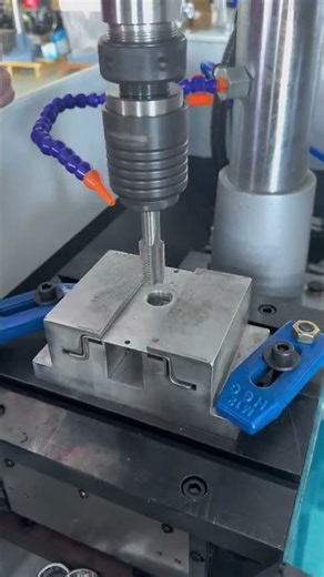 Automatic tapping and thread inspection integrated machine #machine #factory