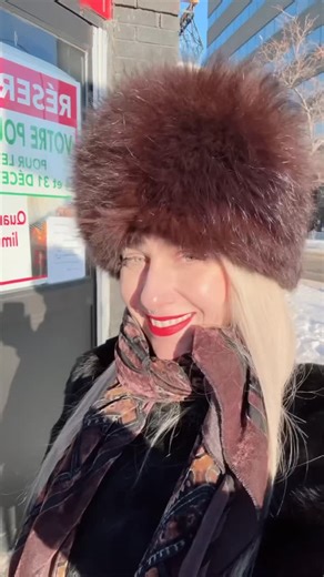 Ayverie Laroë | Subconscious Reprogram Expert + Hypnotherapist on Instagram: "Are you feeling stuck between dreaming and doing? Do you have bursts of inspiration and then feel “the freeze” or procrastinate when it comes time to take the next step? With an overactive, multi-passionate, easily distracted mind, I used to oscillate between feeling like I could do anything… and being completely overwhelmed, frozen by all the possibilities. Then thinking, how am I going to find the time to do all this