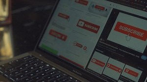 Images of a Subscribe logo on a laptop screen - Free Stock Video Footage | Coverr