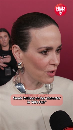 Who else wants Sarah Paulson’s Kardashian makeover? See how the drama unfolds in the “All’s Fair” premiere TONIGHT, only on Hulu. | On The Red Carpet