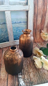 Découp Art by Roberta Marone- Decorative vases with Wall Decor products🖤✨ Roberta created decorative vases using Texture Primer and Wall Lasurs.🖌🎨 👇 She also made a video about the creative process, which you can watch and make with her here. - - - - - - - - - - - - - - - - - - - - - - - - Découp Art by Roberta Marone- Dekor vázák Wall Decor termékekkel🖤✨ Roberta dekor vázákat készített Texturáló alapozó és Fallazúrok felhasználásával.🖌🎨 👇 Az alkotói folyamatról egy videót is készített, 