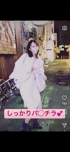 美女のパンチラ露出🩷