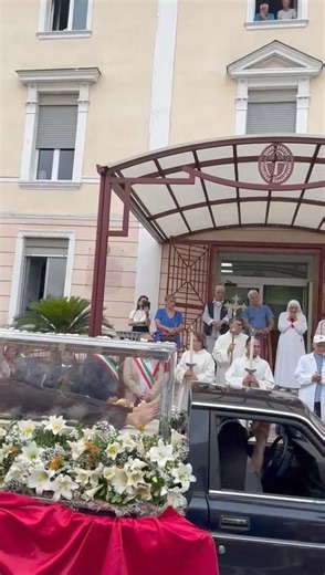 OSPEDALE DI CASORIA NA Sosta di preghiera all ospedale camilliano santa Maria della pietà di Casoria con San Ludovico da Casoria che resterà presso le sue amate figlie, le suore Bigie. Grazie per questo bel dono ai nostri fratelli ammalati ricoverati che hanno partecipato dalle finestre delle stanze di degenza | San Camillo ci parla ancora